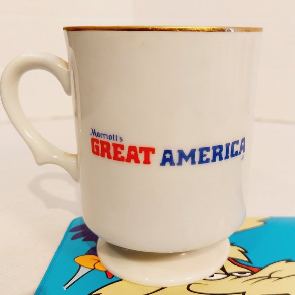 Vtg 1975 Warner Bros. Bugs Bunny Pedestal Mug with Gold Trim - Picture 3 of 5